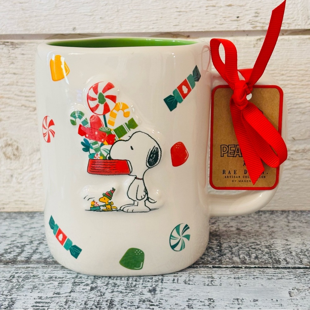 Peanuts Christmas SNOOPY “The More The‎ Merrier” Holiday RAE DUNN Mug NEW